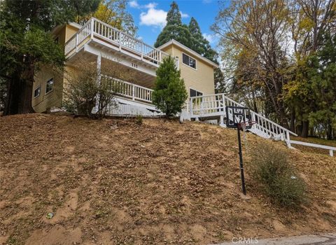 Photo of 398 Dunant Drive, Crestline, CA 92325 (MLS # IG25254425)