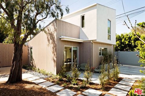 Photo of 2209 Louella Avenue, Venice, CA 90291 (MLS # 26733041)