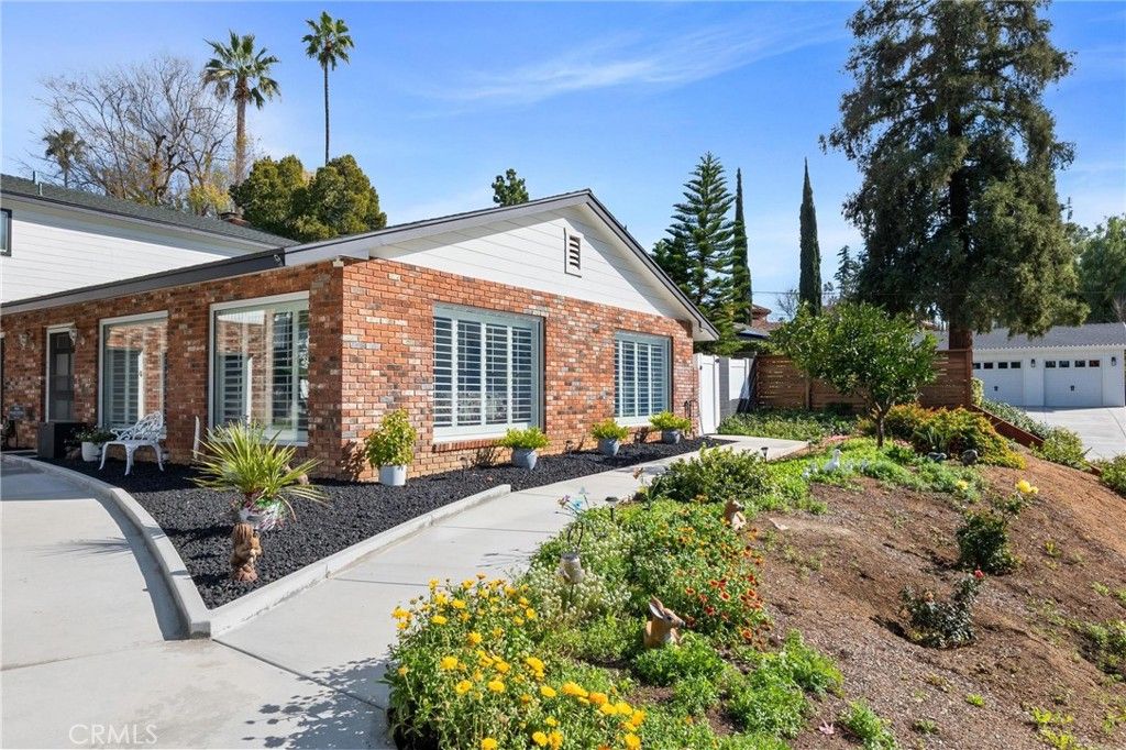 Photo of 1349 S Center St, Redlands, CA 92373 (MLS # IG26009792)