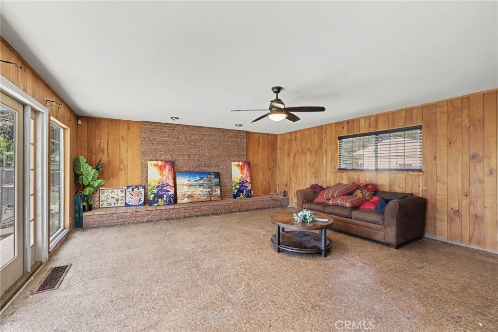 21 E Emerson Avenue