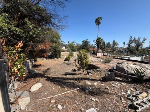 Photo of 2632 Boulder Road, Altadena, CA 91001 (MLS # SR26205984)