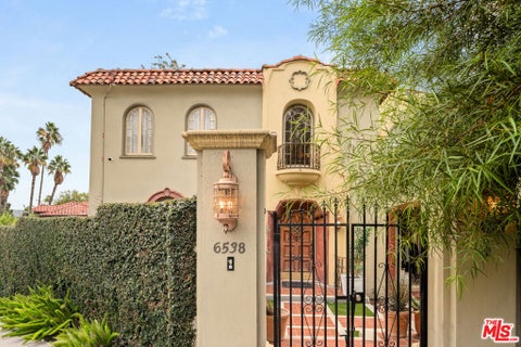Photo of 6538 Cahuenga Terrace, Los Angeles, CA 90068 (MLS # 26980805)