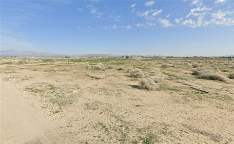 Photo of 82 Antelope, Lancaster, CA 93536 (MLS # DW26035409)