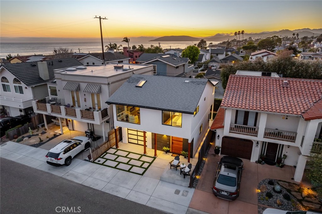 320 Capistrano Avenue