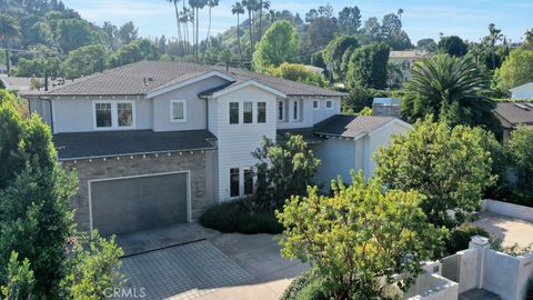 Photo of 17950 Rancho Street, Encino, CA 91316 (MLS # SR26039104)