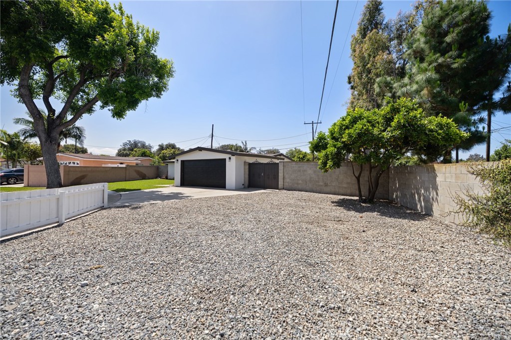 502 E Russell