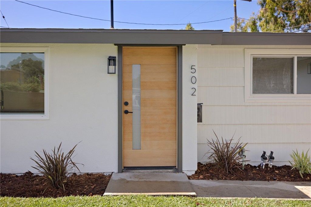 Photo of 502 E Russell Ave, Santa Ana, CA 92707 (MLS # CV26091004)