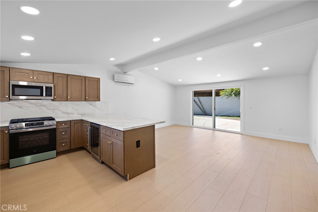 502 E Russell