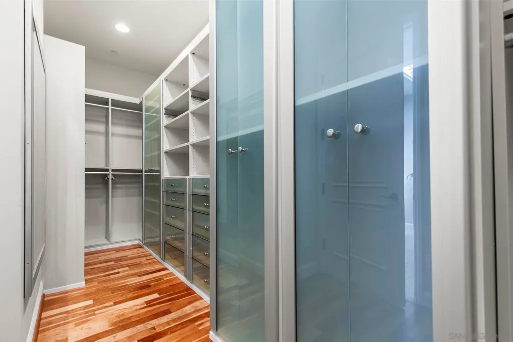 La Jolla, California 92037, United States, 3 Bedrooms Bedrooms, ,4 BathroomsBathrooms,Residential,Active,201324