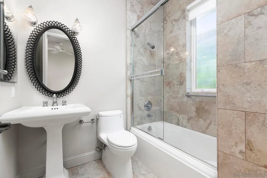 La Jolla, California 92037, United States, 3 Bedrooms Bedrooms, ,4 BathroomsBathrooms,Residential,Active,201324