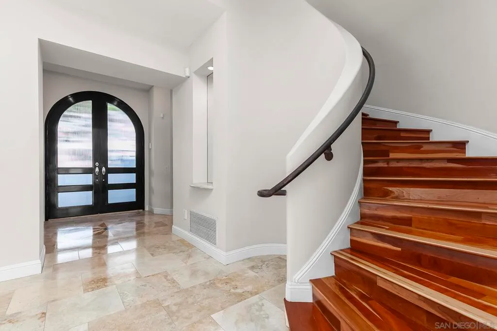 La Jolla, California 92037, United States, 3 Bedrooms Bedrooms, ,4 BathroomsBathrooms,Residential,Active,201324