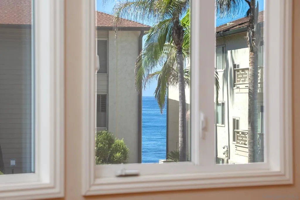 La Jolla, California 92037, United States, 3 Bedrooms Bedrooms, ,4 BathroomsBathrooms,Residential,Active,201324