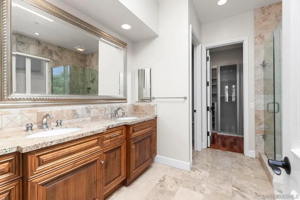 La Jolla, California 92037, United States, 3 Bedrooms Bedrooms, ,4 BathroomsBathrooms,Residential,Active,201324