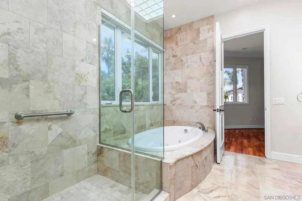 La Jolla, California 92037, United States, 3 Bedrooms Bedrooms, ,4 BathroomsBathrooms,Residential,Active,201324