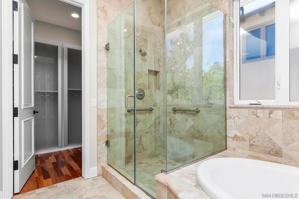 La Jolla, California 92037, United States, 3 Bedrooms Bedrooms, ,4 BathroomsBathrooms,Residential,Active,201324