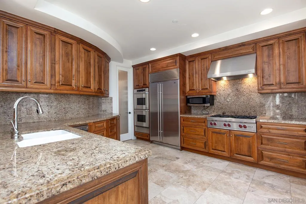 La Jolla, California 92037, United States, 3 Bedrooms Bedrooms, ,4 BathroomsBathrooms,Residential,Active,201324