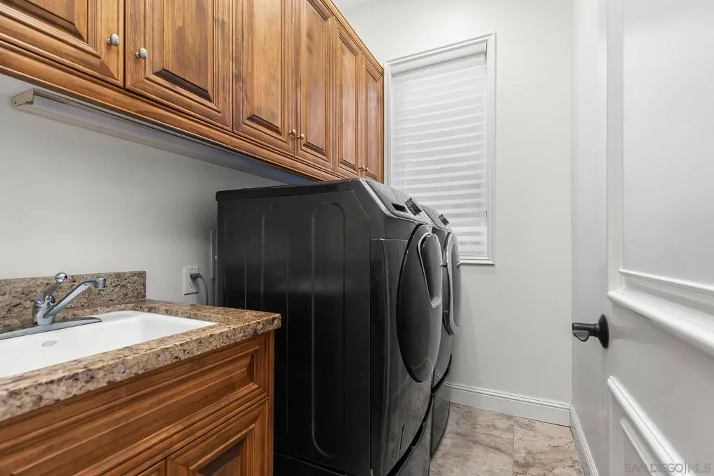 La Jolla, California 92037, United States, 3 Bedrooms Bedrooms, ,4 BathroomsBathrooms,Residential,Active,201324