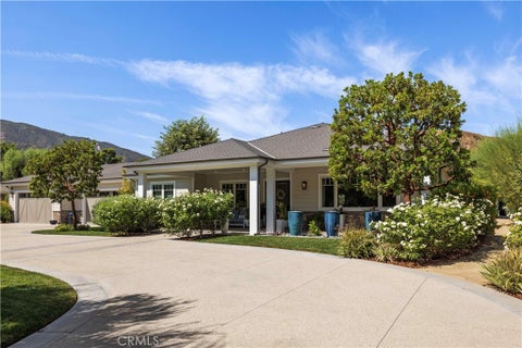 Photo of 26185 Ravenhill Road, Canyon Country, CA 91387 (MLS # SR26187474)
