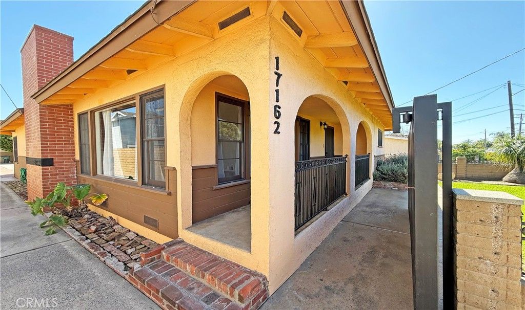 Photo of 17162 Elm Lane, Huntington Beach, CA 92647 (MLS # OC26054292)