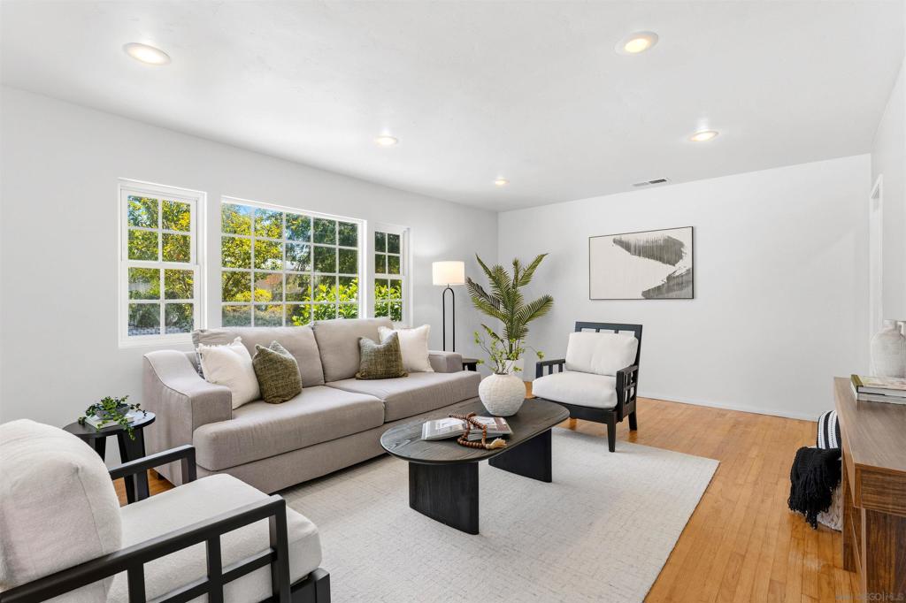 211 Orleans AVE