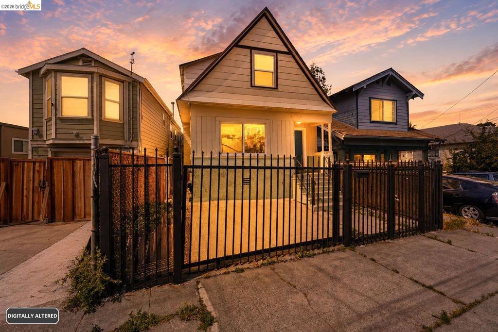 Photo 1 of 39 — 2217 E 24Th St, Oakland, CA 94606