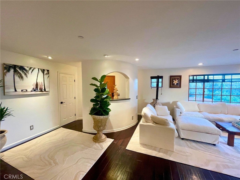 2176 Santa Ynez Ave.