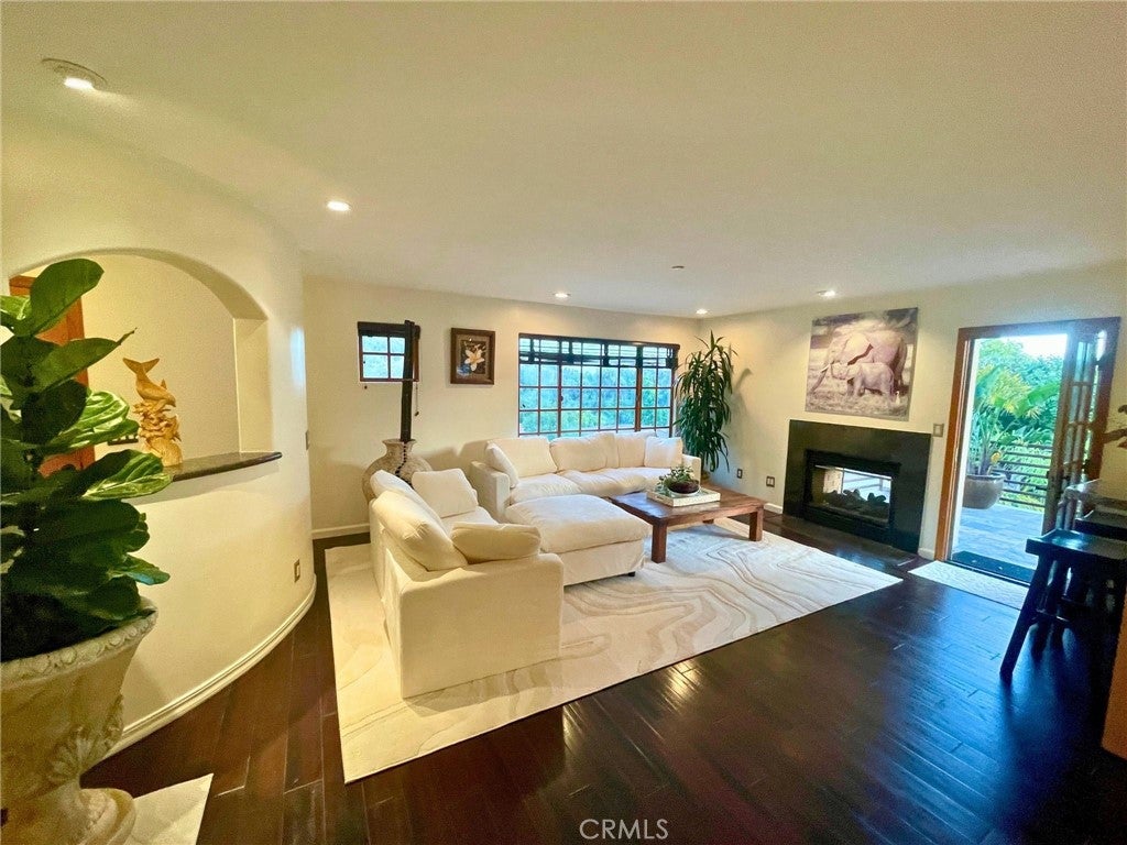 2176 Santa Ynez Ave.