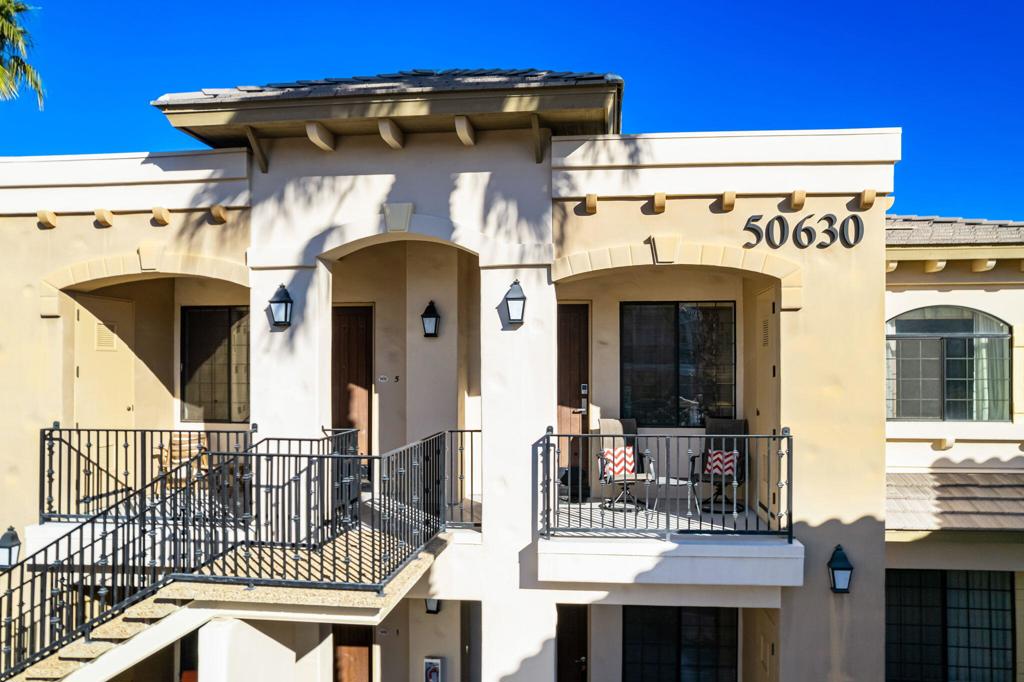 50630 Santa Rosa Plaza 8