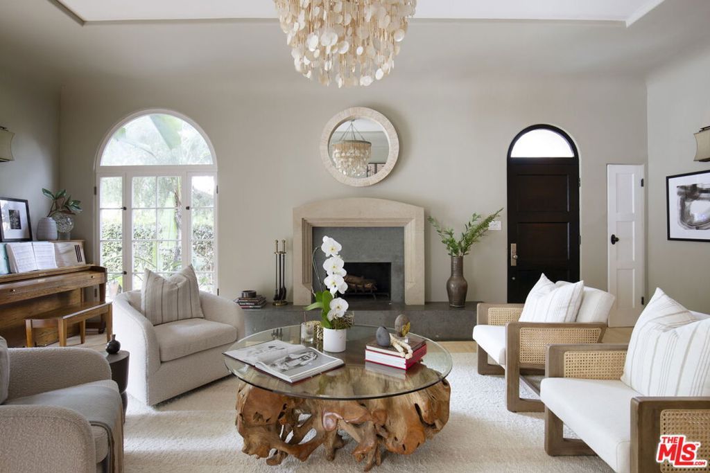 Photo of 2111 Kress Street, Los Angeles, CA 90046 (MLS # 25598077)