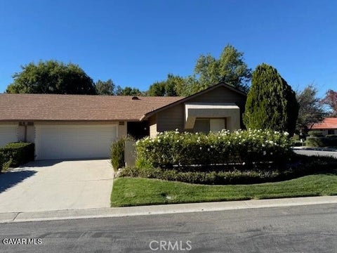 Photo of 26265 Rainbow Glen Dr, Newhall, CA 91321 (MLS # SR26220063)