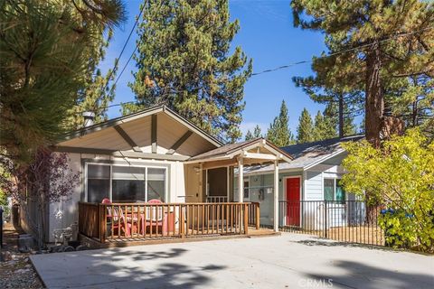 Photo of 803 Robinhood Boulevard, Big Bear City, CA 92314 (MLS # HD26041570)