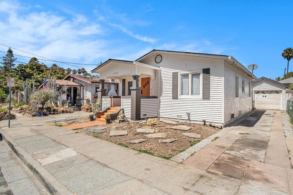 Photo of 513 Arch Street, Martinez, CA 94553 (MLS # ML82040578)