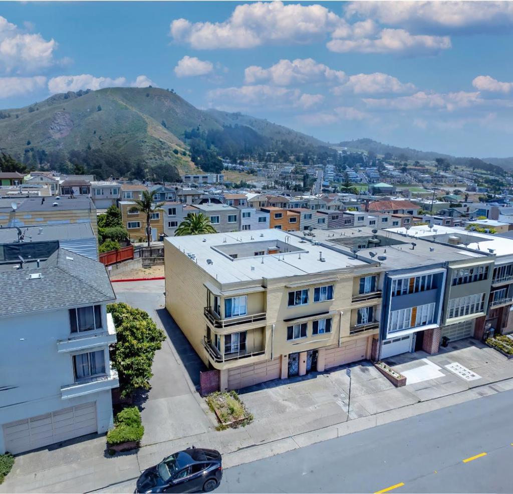 725731 Hillside Boulevard