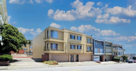 Photo of 725731 Hillside Boulevard, Daly City, CA 94014 (MLS # ML82062076)