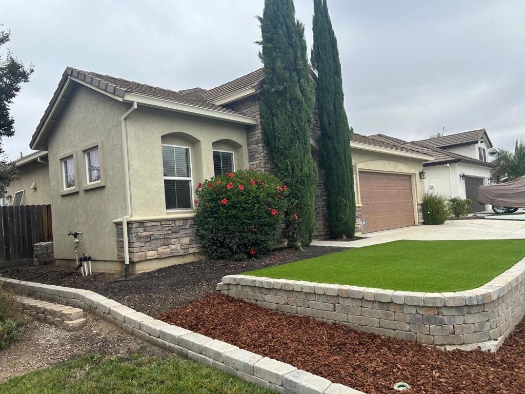 Photo of 1330 Brigantino Drive, Hollister, CA 95023 (MLS # ML82026103)