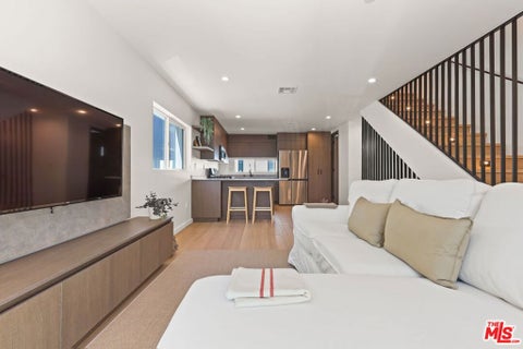 Photo of 837 N Mariposa Avenue #2, Los Angeles, CA 90029 (MLS # 26102719)