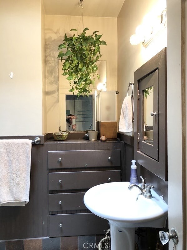 Alamitos Beach (AB) - Residential Income