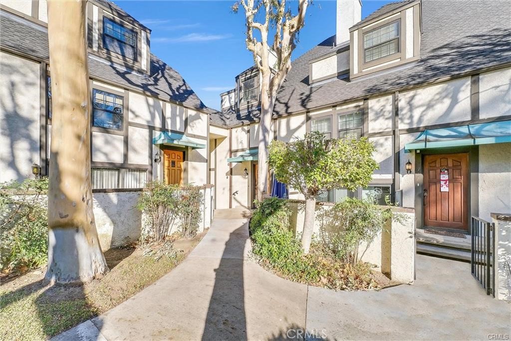 Welcome to 115 Rosewood Court, a beautiful and spacious remodeled tri level condominium in Ontario's historic district. This condo offers 2 master bedrooms with a full bathroom in each suite plus an additional 1/2 bathroom. First level offers you a space to make your own with access to a wonderful patio space. The second level, where a second living space or family room with a remodeled kitchen with new appliances and a cozy chimney.