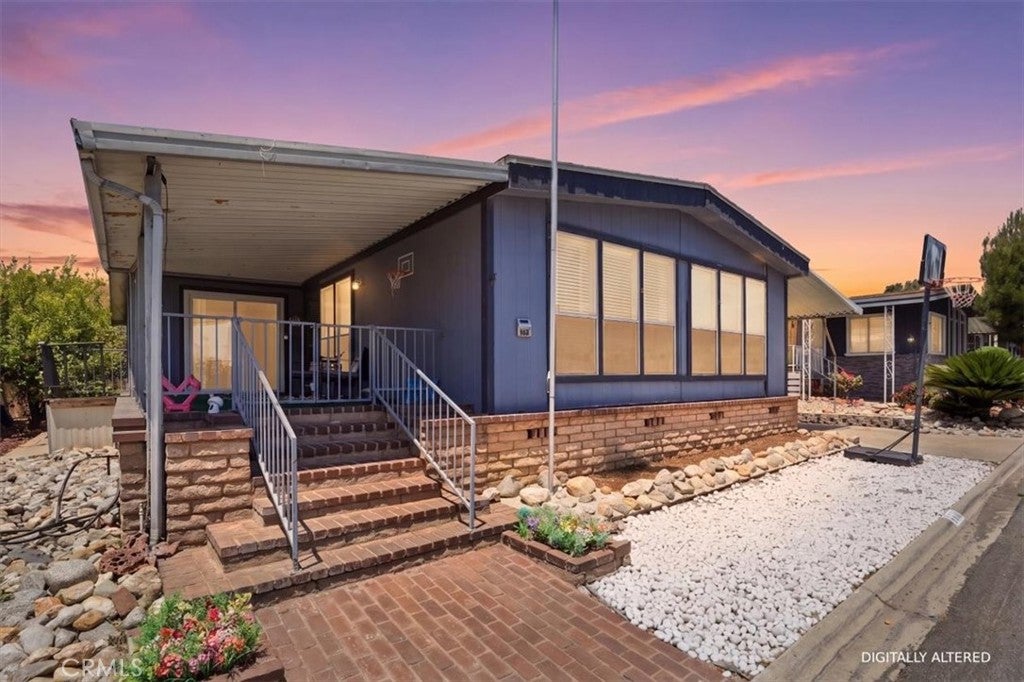 929 E Foothill 198