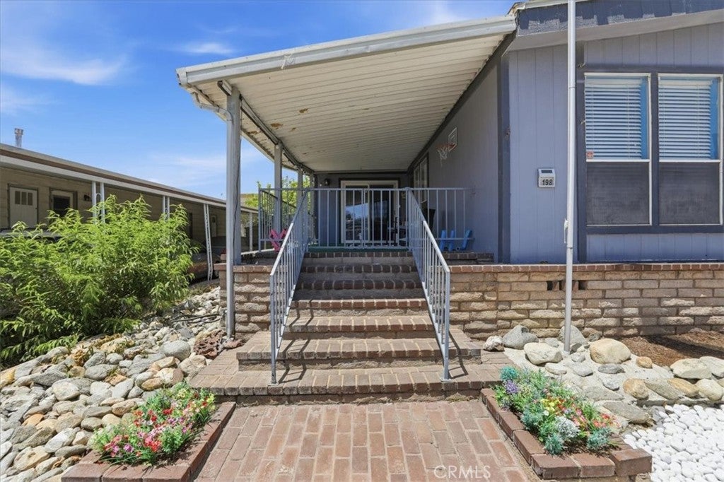 929 E Foothill 198