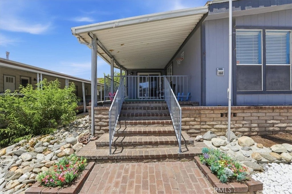 929 E Foothill 198