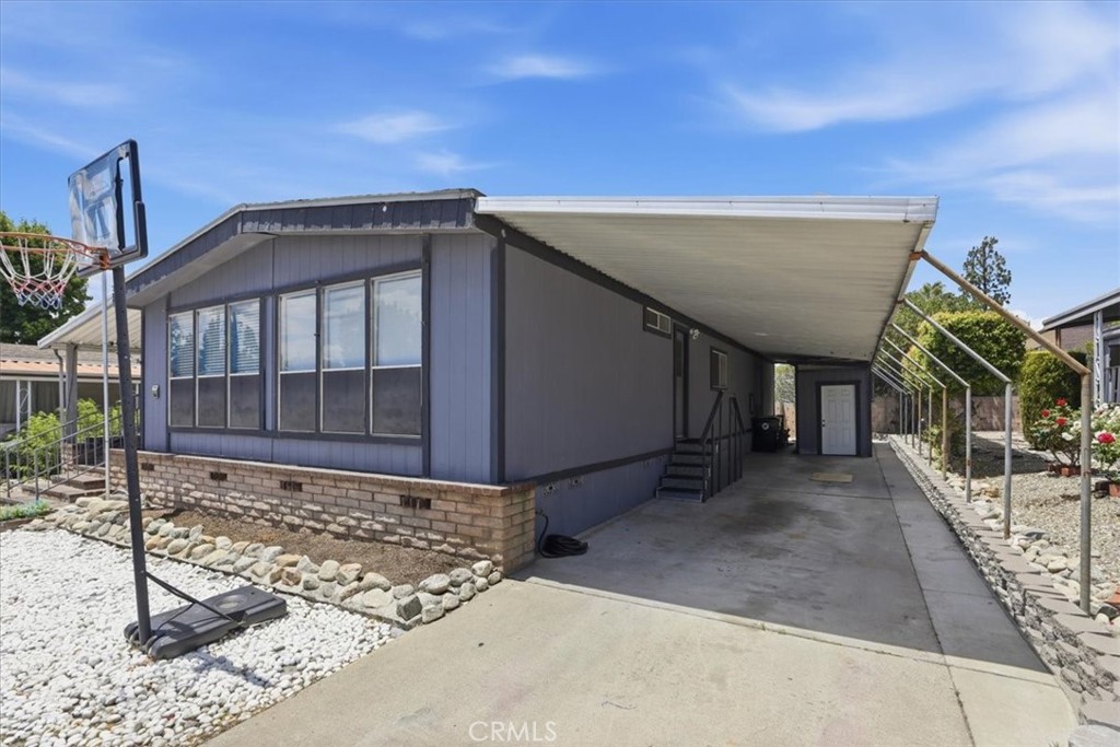 929 E Foothill