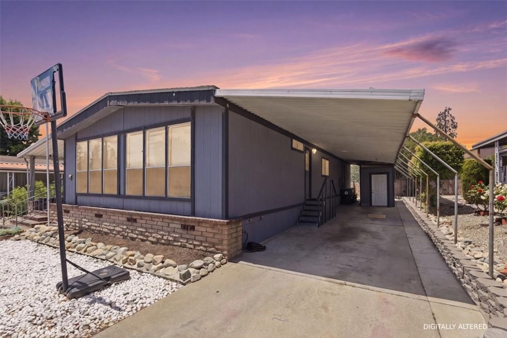 929 E Foothill