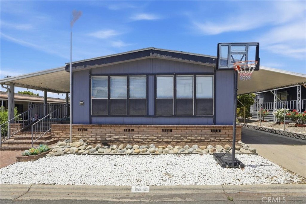 929 E Foothill