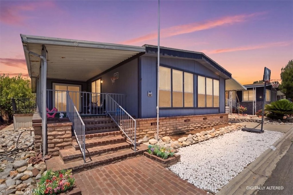 929 E Foothill