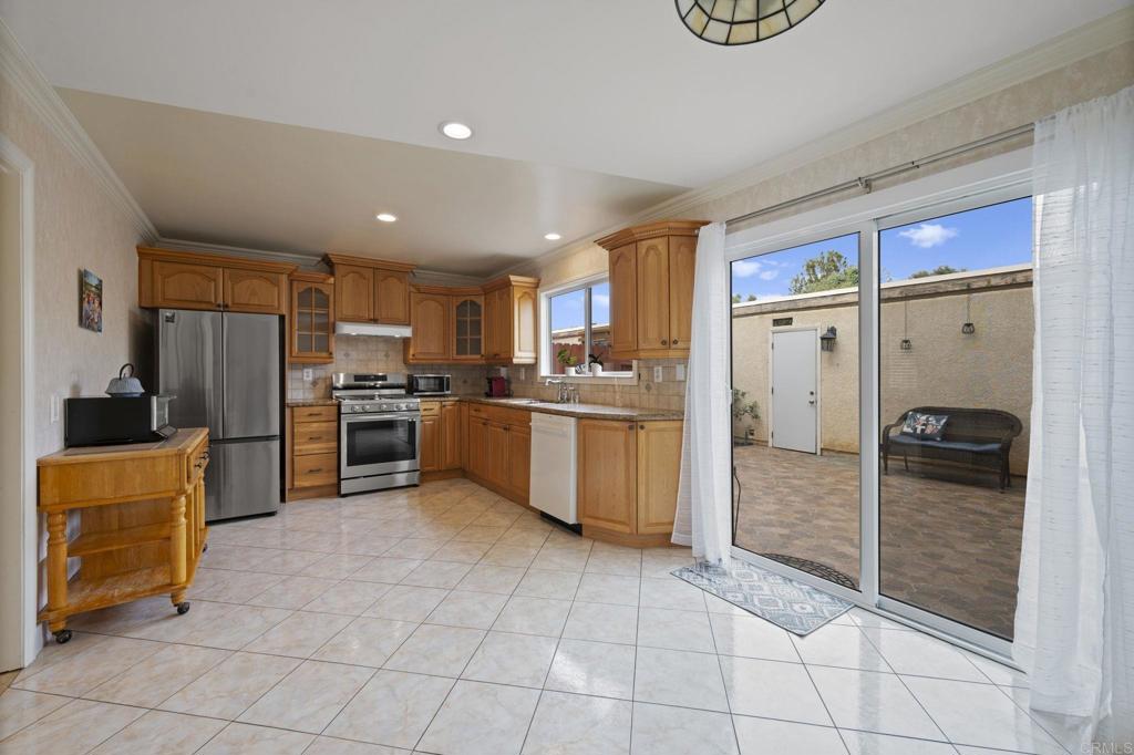 6521 Wystone Avenue 3