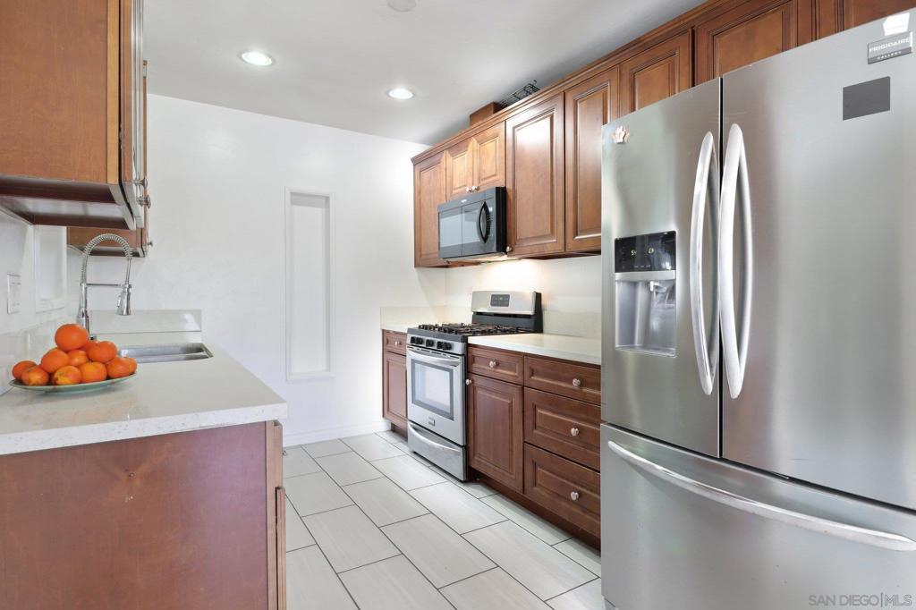 7905 Lansing Dr