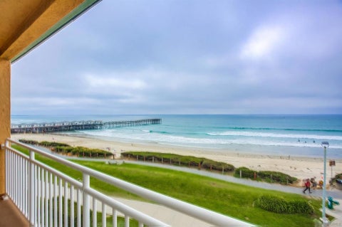 Photo of 4627 Ocean Blvd BLVD #402, San Diego, CA 92109 (MLS # 260025237SD)