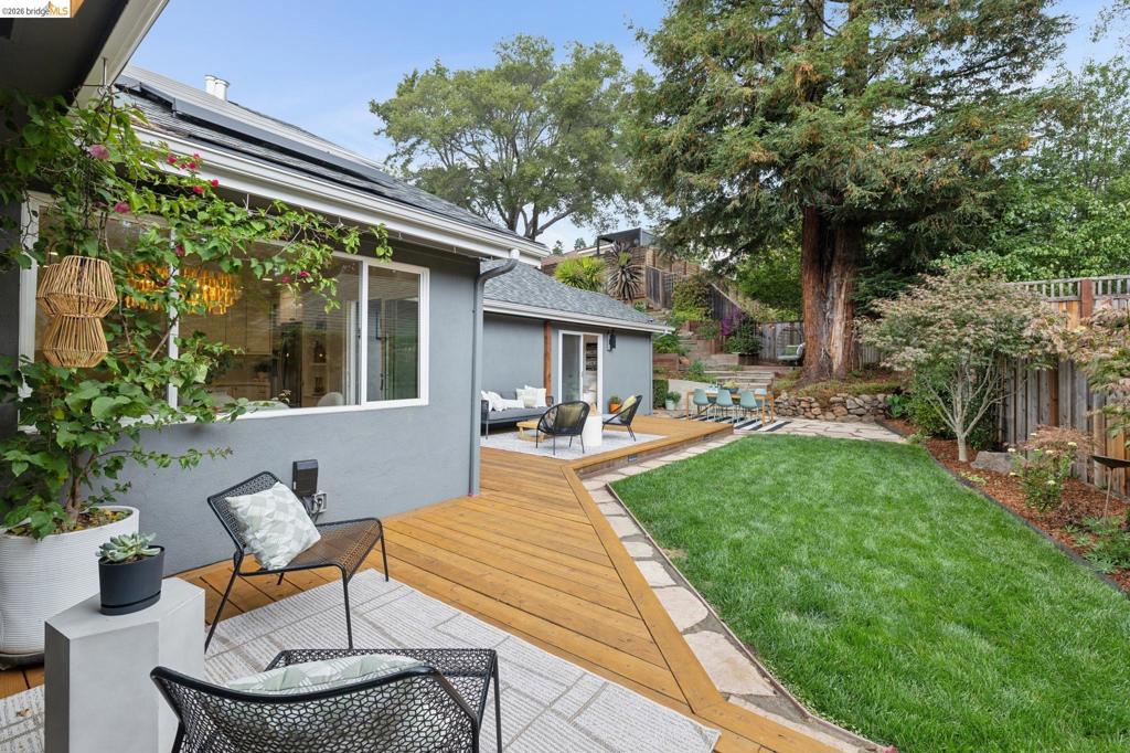626 Caldwell Rd RD, Oakland CA 94611