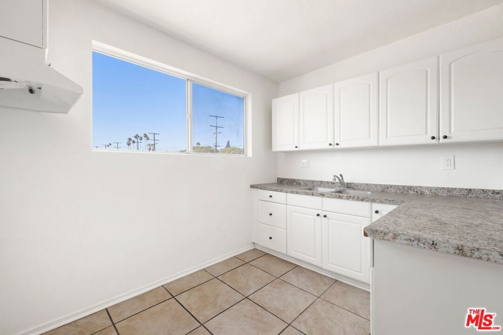 2946 S Western Avenue
